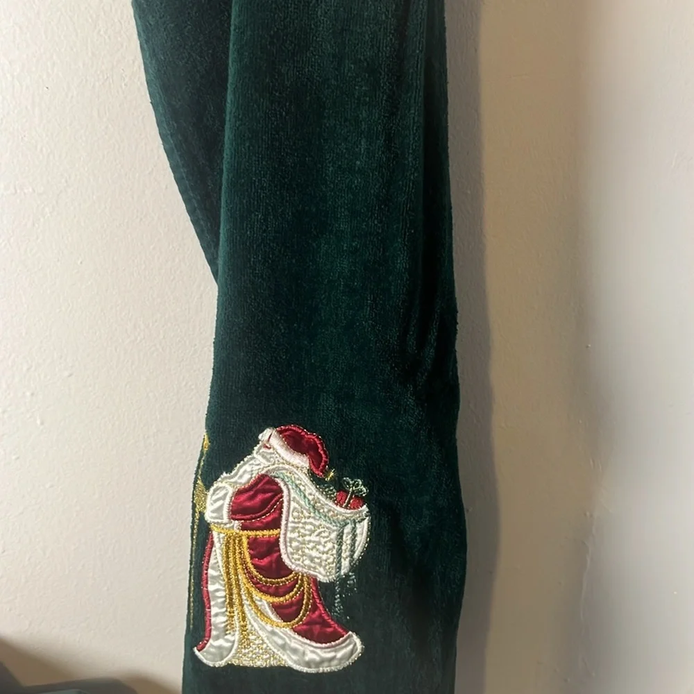 Vintage 1990s Christmas Velvet Green Embroidered Santa Claus Towels Set of 3 - Picture 14 of 14